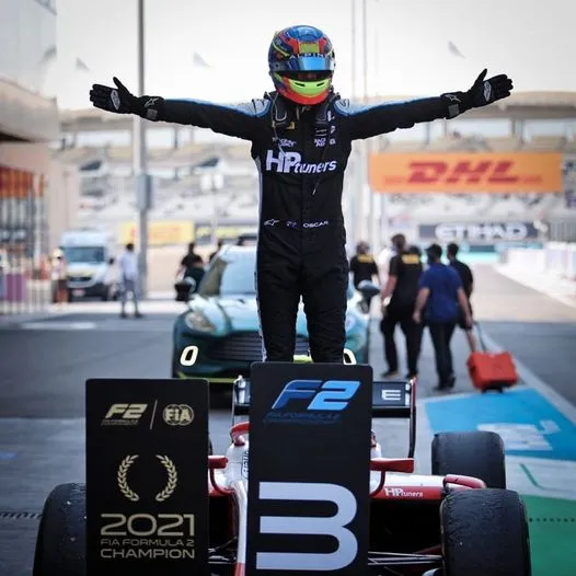 OSCARPIASTRI SACRÉ CHAMPION DE FORMULE 2